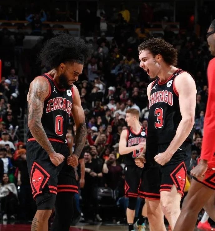 九游体育官方正版下载公牛队防守崩盘，惨遭对手狂轰猛炸，拥有自己自己拥有决定.