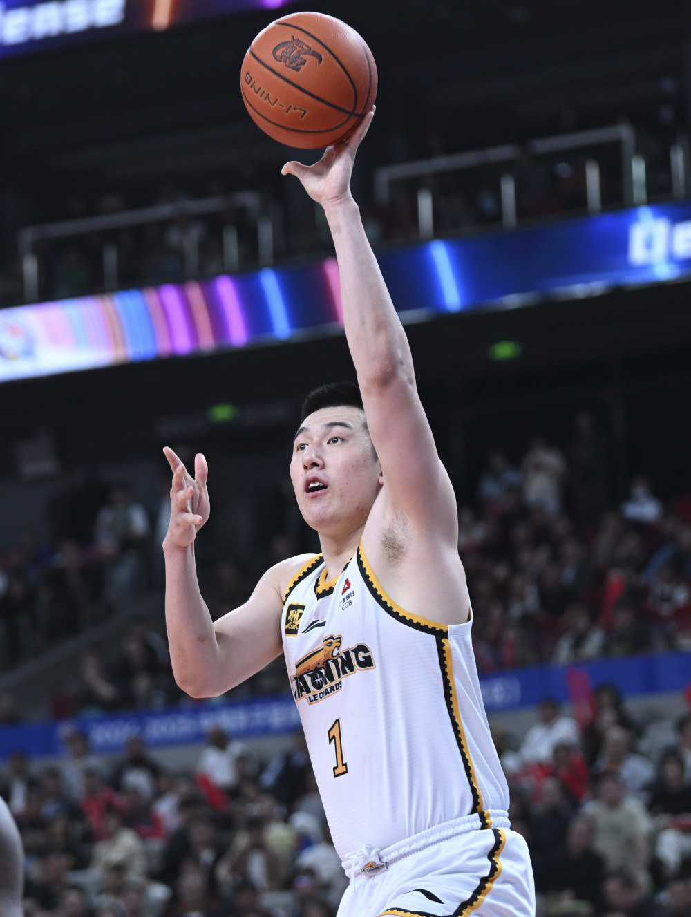 九游体育官方网站赛前辽宁本钢备战CBA常规赛，防线松动细节曝光，球迷炸锅，赛程密集仍需轮换的简单介绍